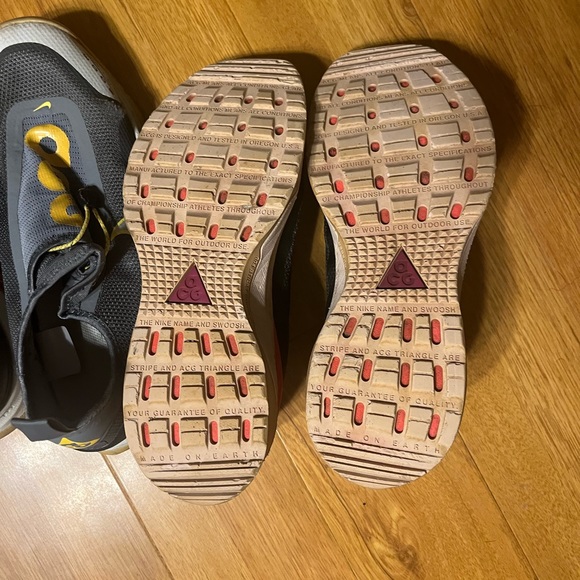 Nike ACG Zoom Air AO bundle with Black Laser Crimson and Grey Metallic Silver - Picture 9 of 10